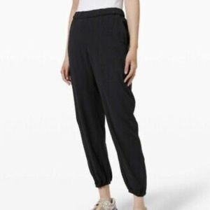 Lululemon-Women’s Essential Affinity Jogger *Vent 28” Size 6 Black